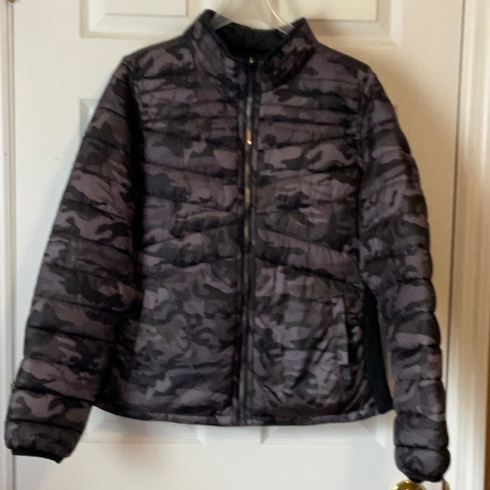 Special One Women’s Camouflage and Black Zip Up Reversible Jacket Size X-Large